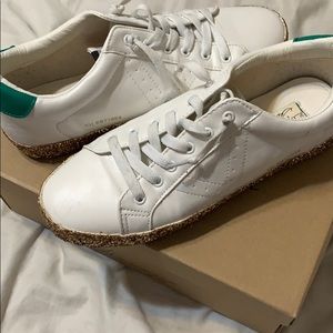 Women’s glitter sneakers